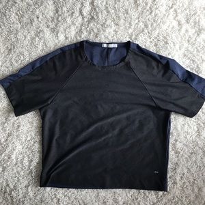 Outdoor voices workout t-shirt.